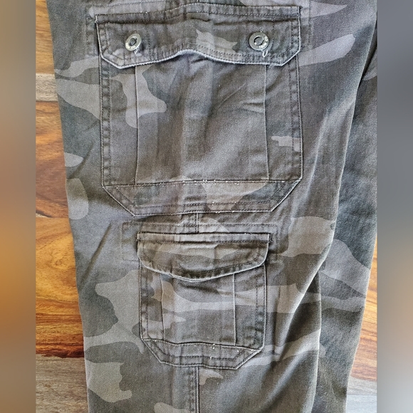 Iron Co. Men's Camo Cargo Pants, NWT, size 36 waist 32 Length, with belt - Picture 6 of 7